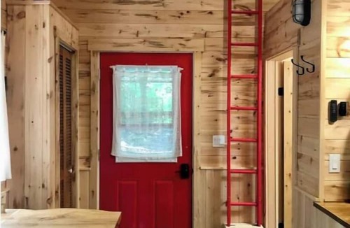 Oxford Station Cabin | Cabin in the Forest