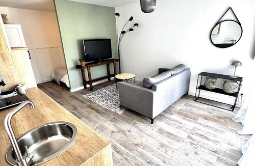 Miramas Apartment | Charmant T2 Atypique Proche du Centre-ville