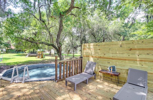 Fleming Cabin | Lakefront Getaway: Pool & Dock ~ 31 Mi to Savannah
