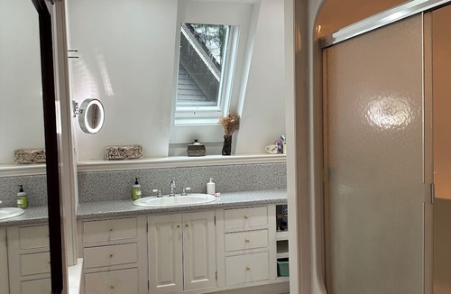 Sutton House | Waterfront Creative Retreat