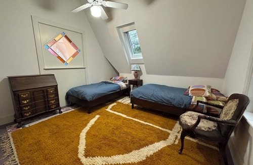 Sutton House | Waterfront Creative Retreat