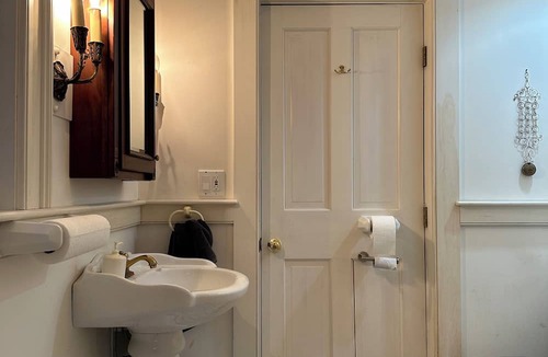 Sutton House | Waterfront Creative Retreat