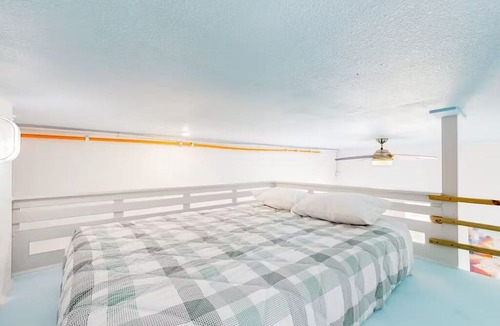 Port Bolivar Cabin | Cozy cabin in oceanfront Bolivar Peninsula with WiFi, AC, Private Pool, Games