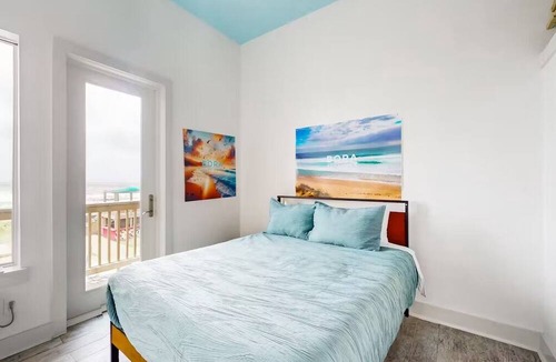 Port Bolivar Cabin | Cozy cabin in oceanfront Bolivar Peninsula with WiFi, AC, Private Pool, Games