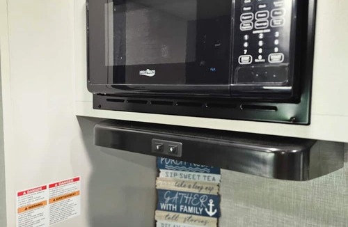 Henderson House | Cozy RV in Charming Henderson, Texas for Syrup Festival