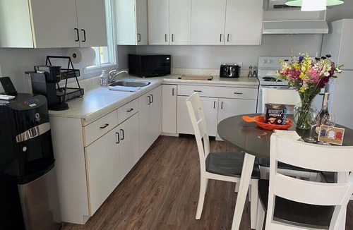 South Glengarry Cabin | Beautiful 2BR Waterfront Cottage! #3
