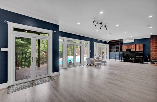 Bedford House | The Grand Estate on Paper Mill Lake