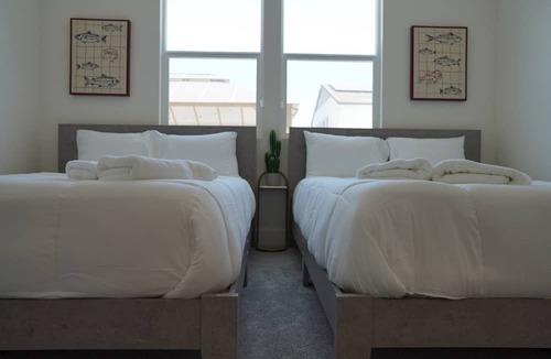 Peters House | Spacious. Close to Great Wolf. Ideal for Families!