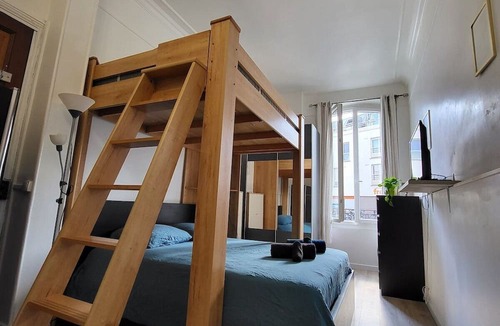 Louis Bertrand-Mirabeau-Semard Apartment | La Casanova large studio near Paris