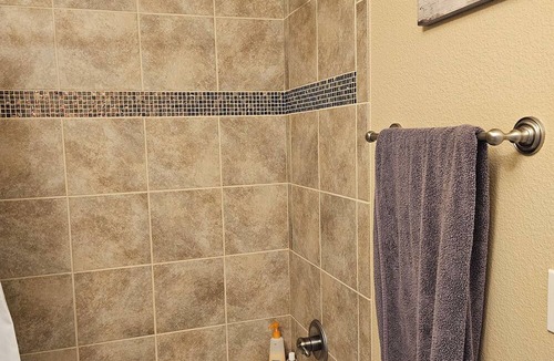 Gillette House | Cozy family friendly 5 bedroom home 10 min drive from Camplex
