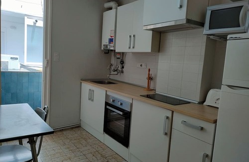 Romareda House | Tranquil 4-bedroom apartment with WiFi in Zaragoza