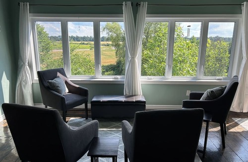 Canning Apartment | Spacious 4 bed, pet friendly and cozy accommodation downtown Canning.