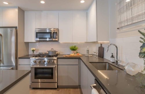 Sharon Heights Condo | Sharon Green: Stylish 2BR Condo