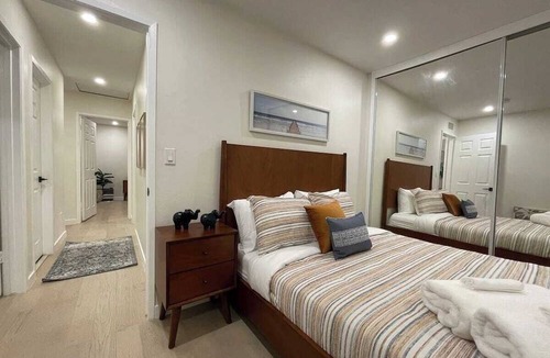 Canoga Park House | Charming 4-bedroom house with pool in Los Angeles