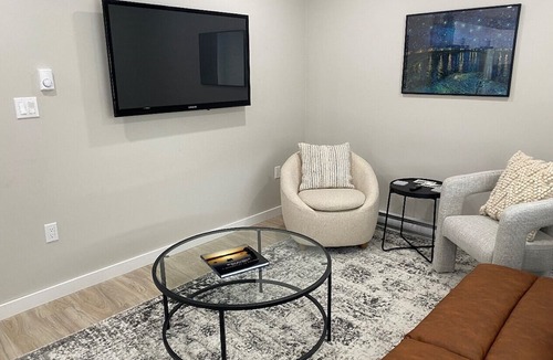 Sioux Lookout Apartment | Cozy apartment in lovely Sioux Lookout with AC, WiFi, Netflix, Amazon Prime