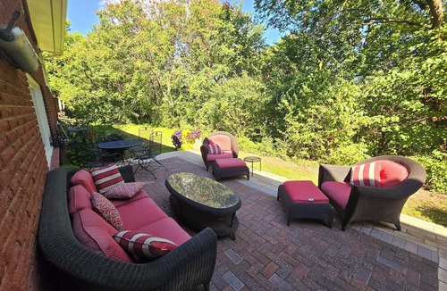 Manhattan House | The Bradley House - Beautiful & Spacious Home - Near Campus & Stadium