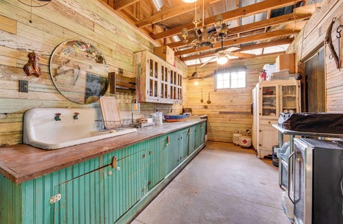 New Roads House | Whimsical New Roads Home < 1 Mi to Main Street!