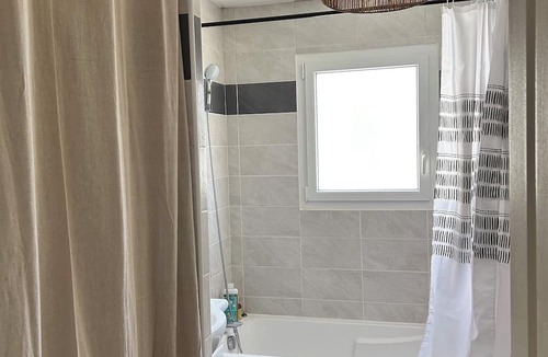 Estanove House | Maison Proche Plages