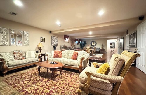 Hillside Apartment | Charming 2 Bedroom Apartment