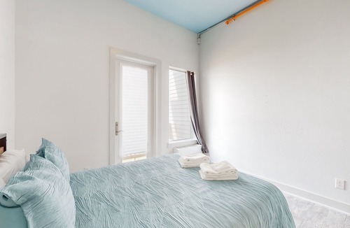 Gilchrist Apartment | Beachfront studio w/ ample outdoor activities & stunning views