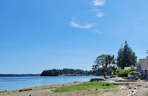 Burley House | Coastal Bliss: Your Dream Beachfront Getaway