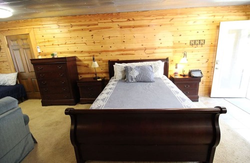 Edgemont Apartment | Greers Ferry Lake Front Studio