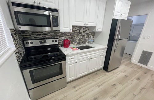 Oakland Park Apartment | Lucea by the Sea: Stylish One Bedroom Apartment with Pool Access!
