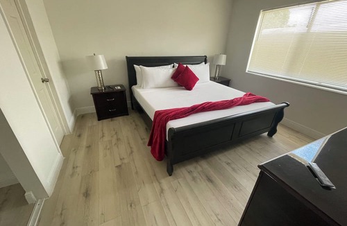 Oakland Park Apartment | Lucea by the Sea: Stylish One Bedroom Apartment with Pool Access!