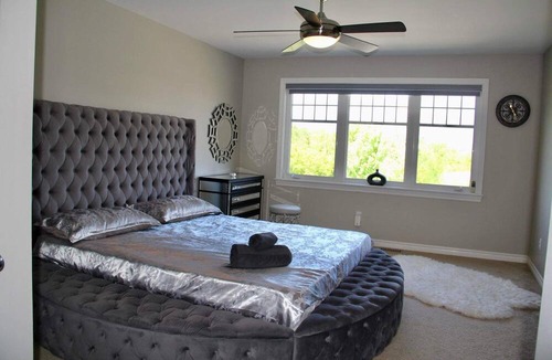 Ottawa Division House | Welcome to our SweetHome1 the cozy comfort.