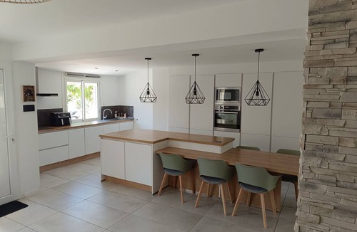 Marsillargues Villa | 270m2 villa/apartment complex with swimming pool on 1200m2 grounds