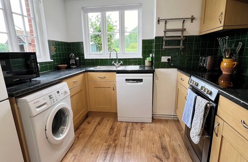 Yattendon House | Idyllic riverside cottage