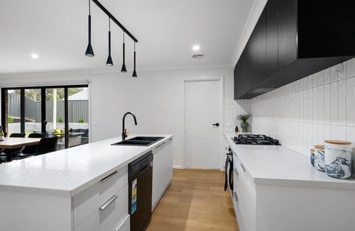 Thurgoona House | Albury Oasis Summary: