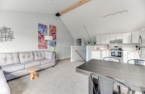 Costigan Apartment | Scenic Riverside | 4 BD | Parking Available