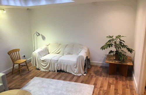 St. George's Apartment | Quiet spacious basement and ground floor apartment