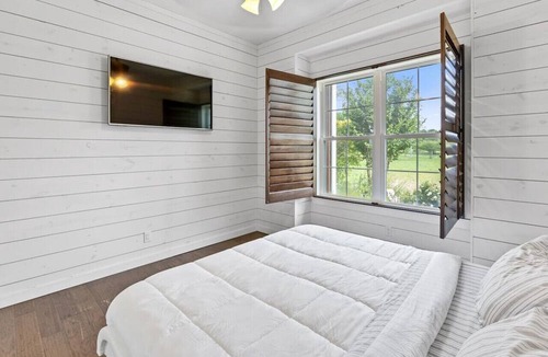 Waxahachie House | 120-Acre Estate:WaterTubing, Livestock,Event Space