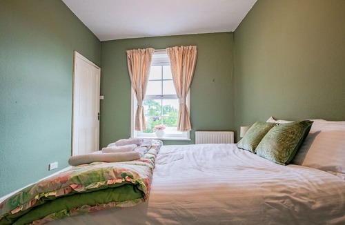 Malvern Apartment | Guest Homes | Broadbanks View