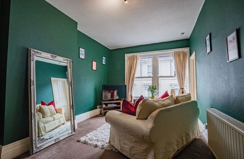 Malvern Apartment | Guest Homes | Broadbanks View