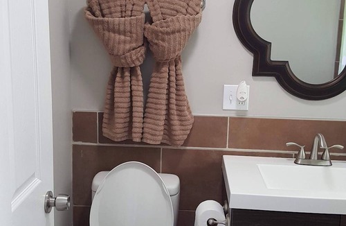 Park Forest House | Quite 3 bdrm 1bath Twn Hm South Suburbs of Chicago. No parties. ID Check