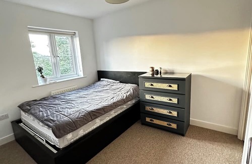 Loughton House | A comfortable room with ensuite