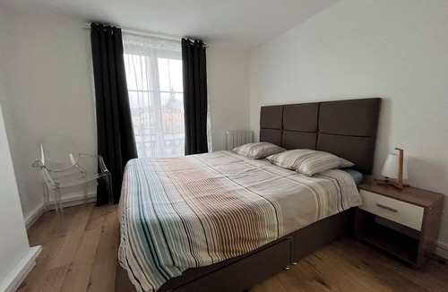 Nemours Apartment | Spacious downtown apartment