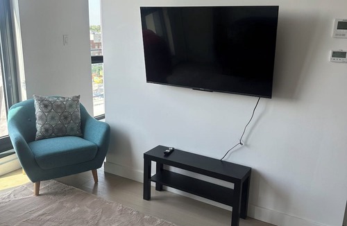 Saint-Laurent Condo | Condo or townhouse, designed for clean, modern living