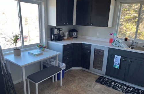 Rivers Apartment | Fully equipped upper unit.Family friendly locating next to the rec centre.nn