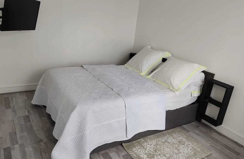 Vitry-sur-Seine House | Homerez - House at Vitry-sur-Seine