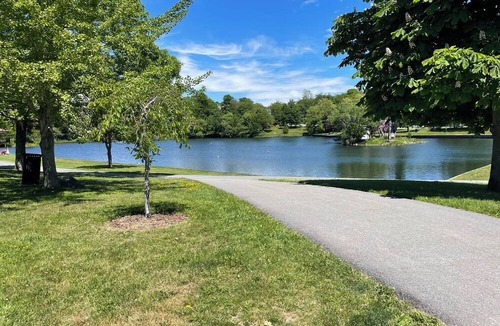 Dartmouth House | Beautiful 3 bedroom by Lake Banook!