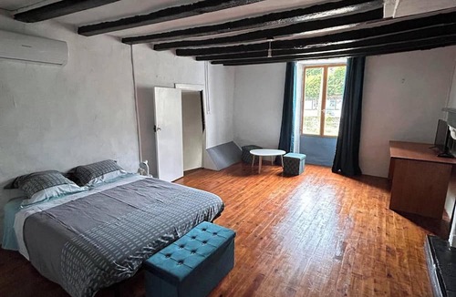 Saint-Pierre-sur-Orthe House | The stadium house