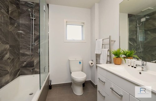 Browns Bay House | Spectacular Sea Views -Exec Home