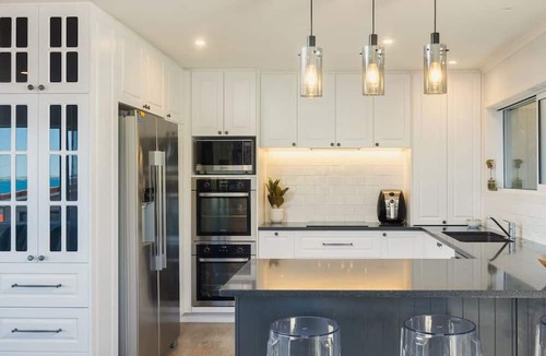 Browns Bay House | Spectacular Sea Views -Exec Home