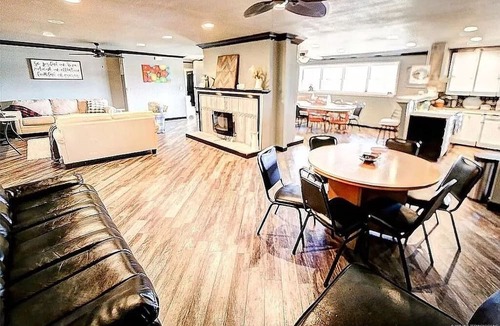 Pryor House | Expansive 3700+ sq ft retreat w/ sauna! Minutes to antique shops.
