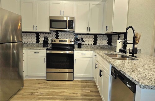 San Antonio House | Stunning & Spacious Sleeps 16 BMT Graduations