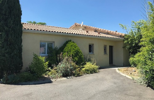 Saint-Elix-le-Chateau House | An eco-friendly family home with private pool